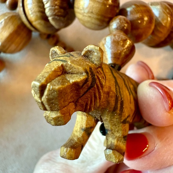 Tiger Vintage Wooden Bead Necklace with screw clasp. Hand carved Tiger bead. EUC - Picture 6 of 16